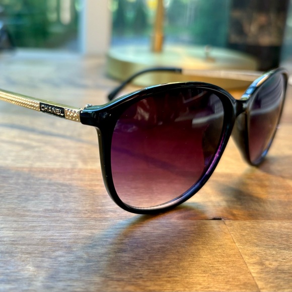 CHANEL sunglasses in original box with case - Picture 1 of 9